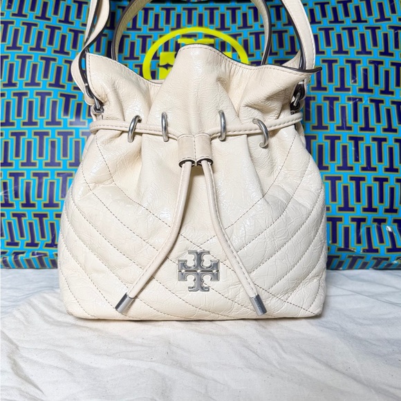 Tory Burch Handbags - Tory Burch Kira Chevron Bucket Bag